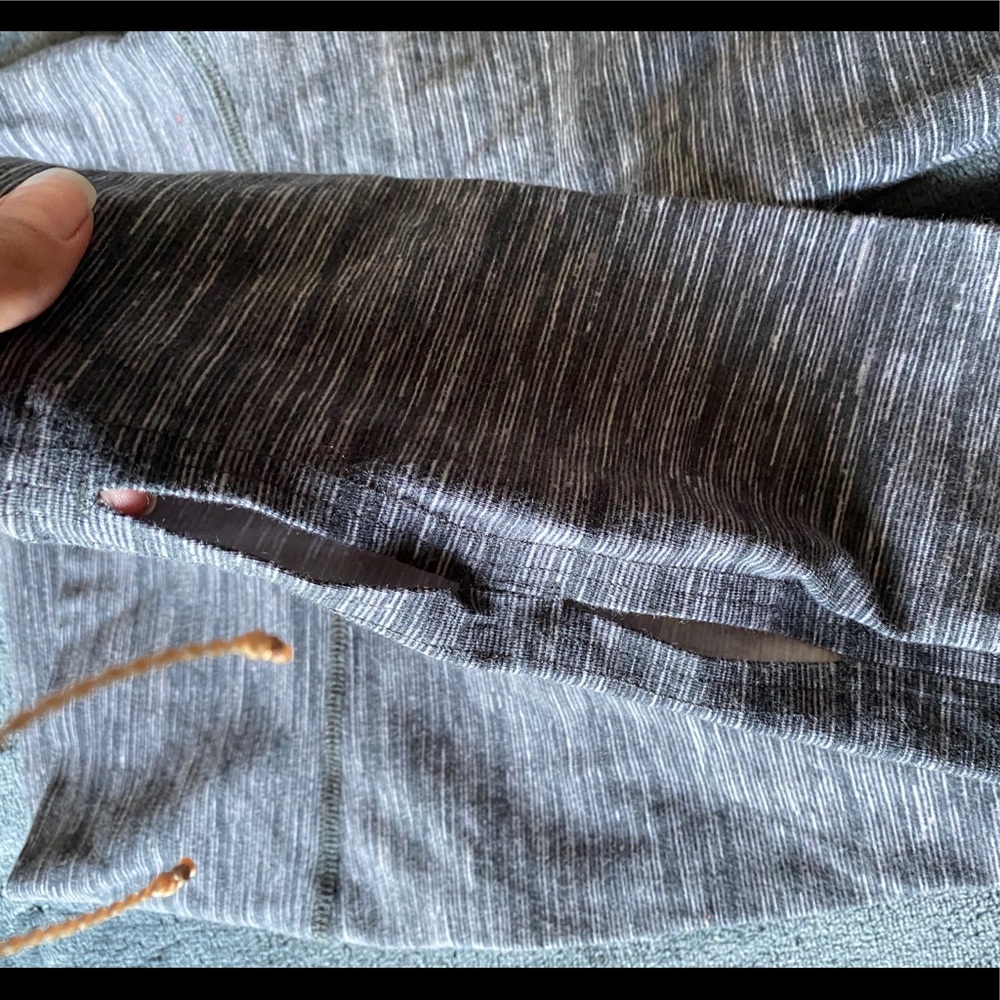 Aerie Capri leggings with keyhole cutout - Picture 3 of 5